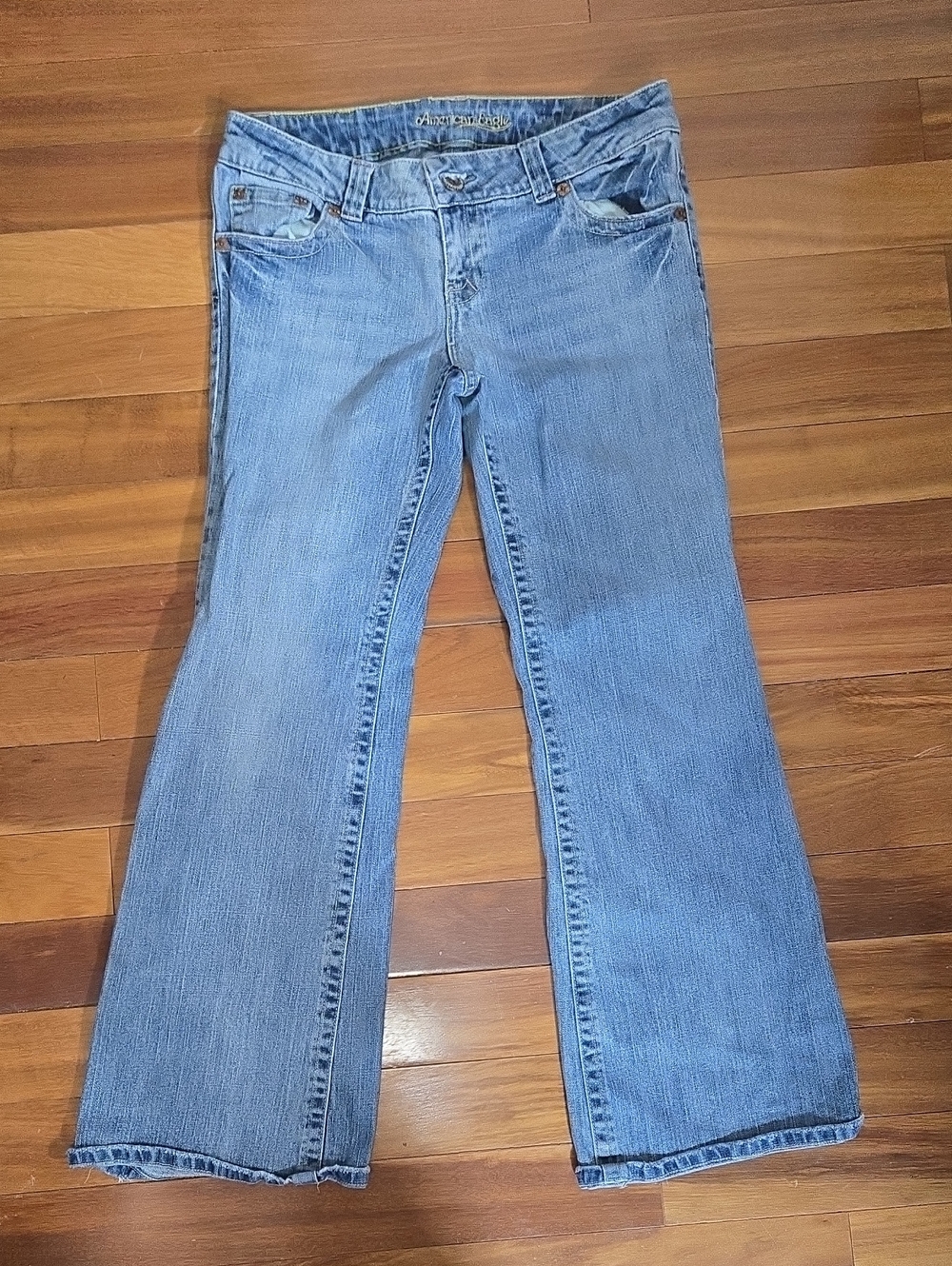 American Eagle Outfitters Loqer Rise Boyfriend Flared Jeans SHORT 8